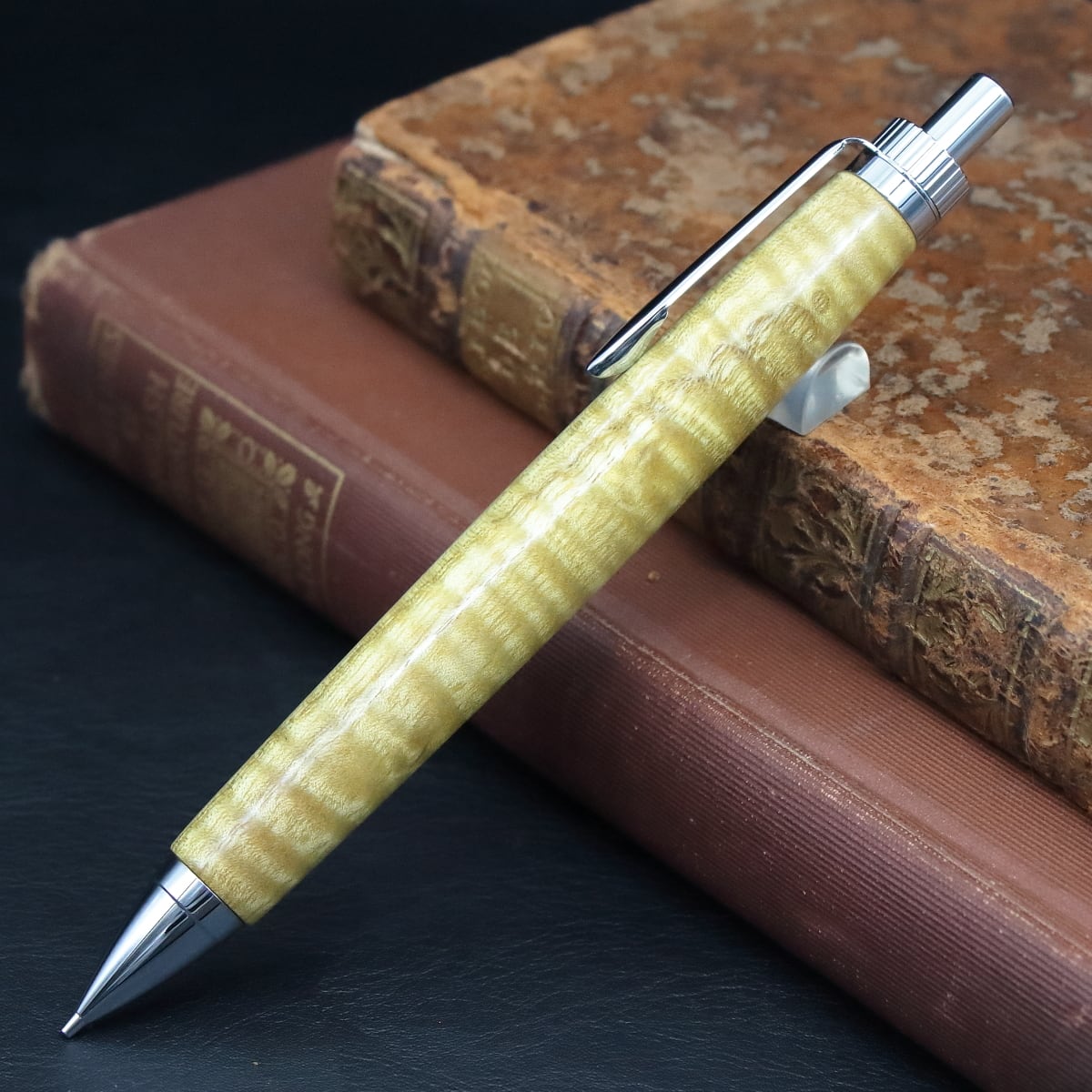 「沈金の輝き キハダ/黄檗 縮杢・Pencil 0.5mm」木軸シャープペンシル Viriditas銘木ペン