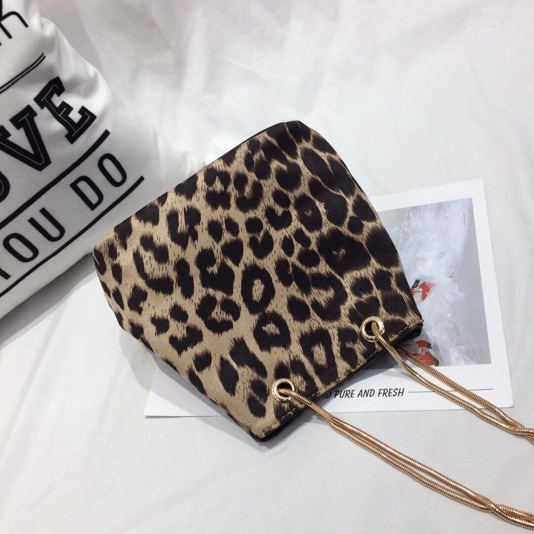 レオパードバケットバッグ