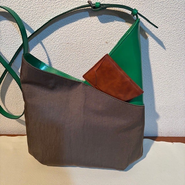 B.stuff　ナイロン×レザーコンビショルダー