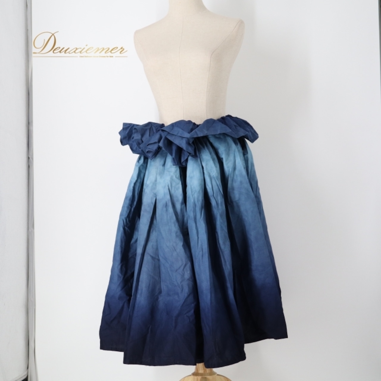フラダンス 衣装 パウスカート ネイビー系 ブルー系 グラデーション 紐スカート フリル 無地 シンプル 華やか おしゃれ 大人っぽい 上品 ハワイアン アロハ フラ ダンス レッスン 練習 シングル スカート フレア 大人向け おしゃれ スカート 衣装 ネイビー グラデーション フレアスカート Aライン ダンス用品 カジュアル 練習着 かわいい シンプルスタイル 上品なデザイン 踊りやすい お洒落 パーティー ハワイアンスタイル