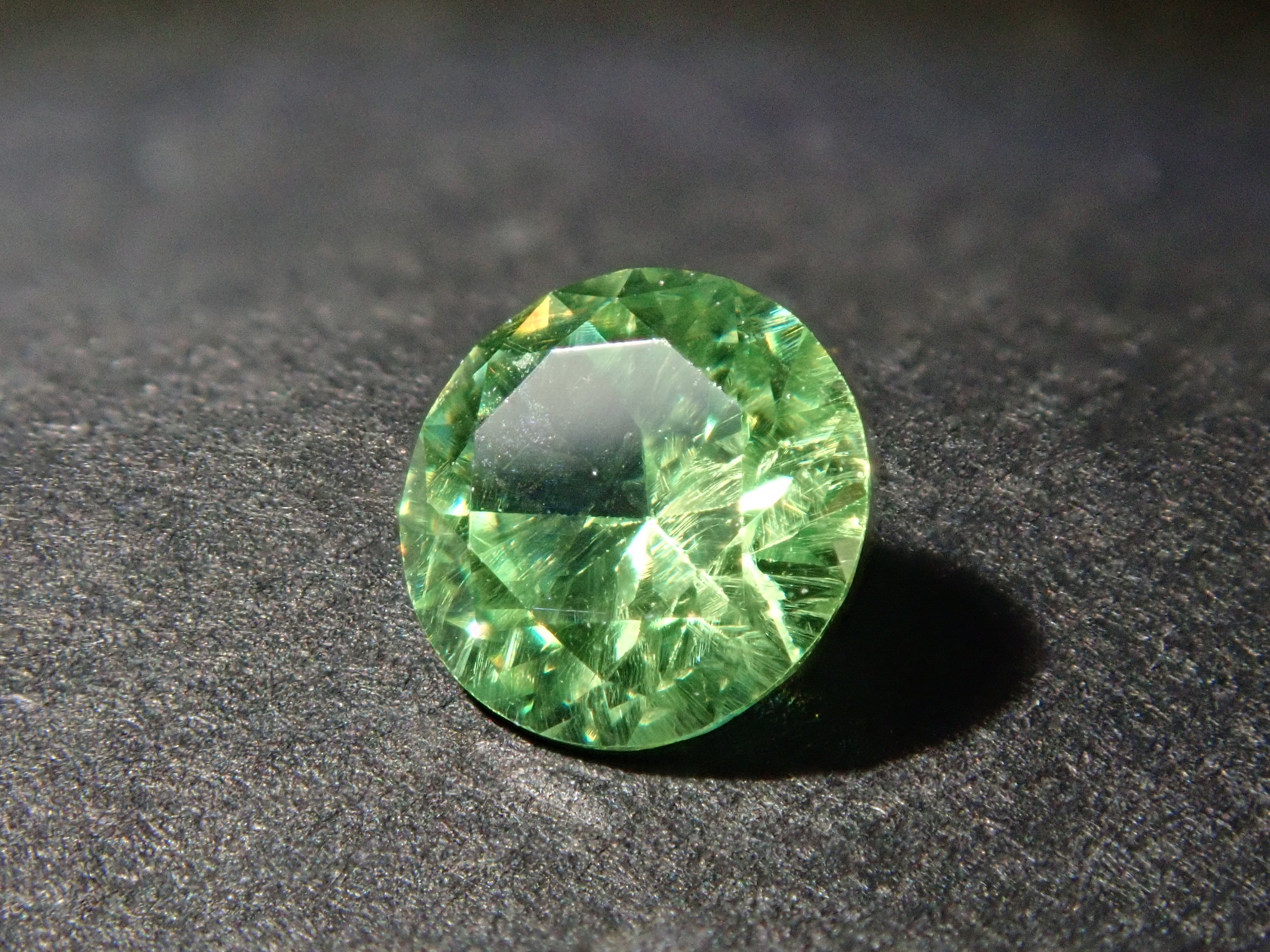 ロシア産デマントイドガーネット 0.268ct(ホーステール