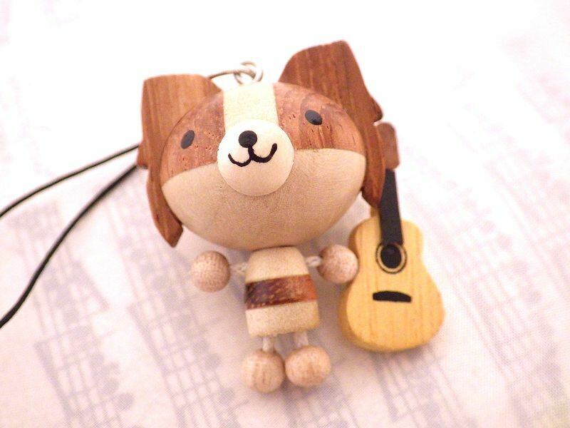 アコギターとパピヨン 犬の木製ストラップ 音楽雑貨の店 セレナード
