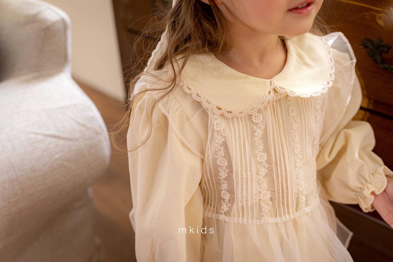 [mkids] In the Laura Frill Bus Tee / [엠키즈] 로라프릴뷔스티에