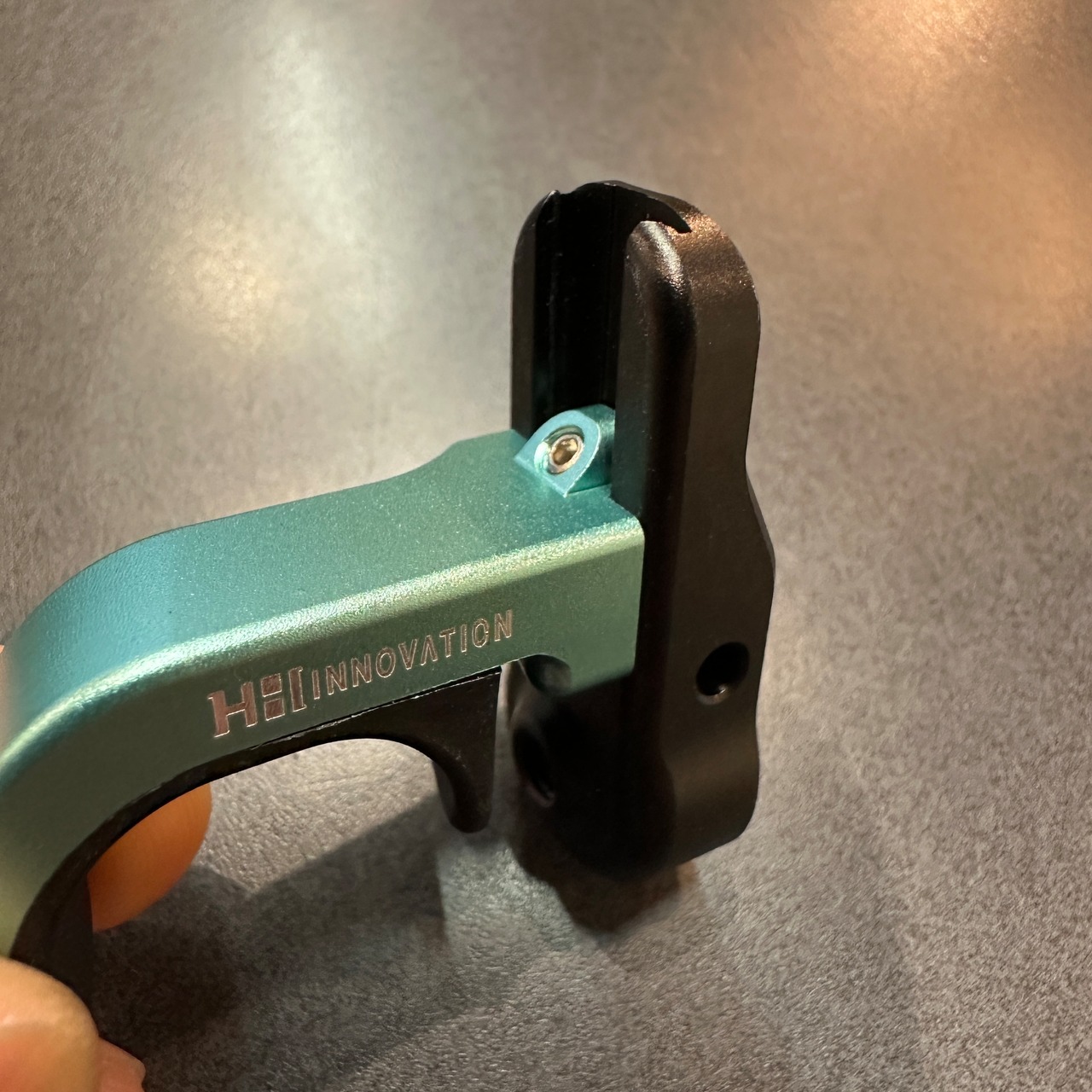 H&H Adjustable Front Hook [black base]