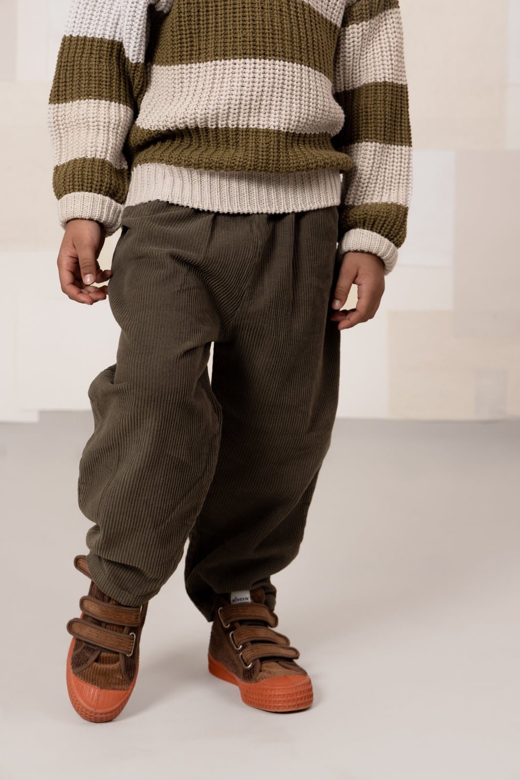 CARROT PANTS DARK TAUPE (18M-24M) 【STUDIO BOHEME】 | momo baby＆kids