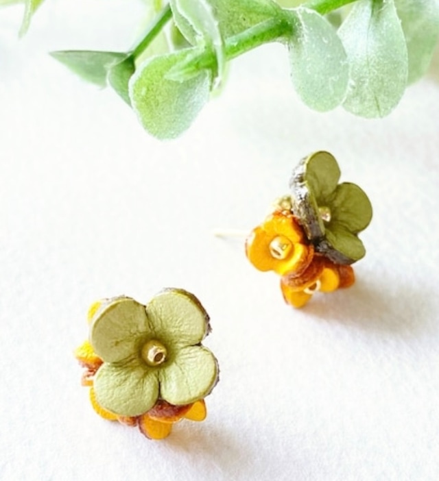 アナベルブーケピアス•イヤリング(花色オリーブグリーン/イエロー)