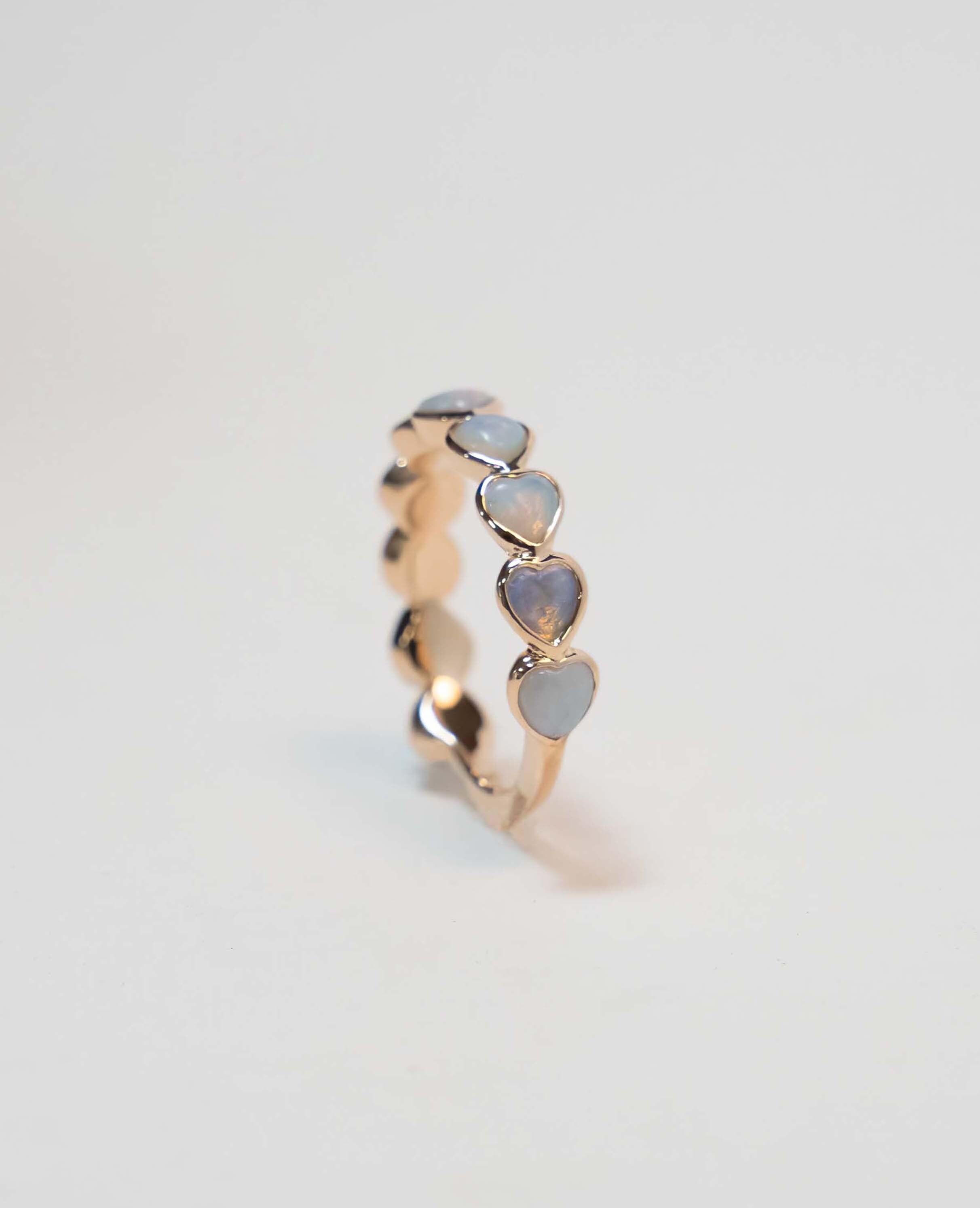 K18）ハートオパールのハーフエタニティ リング | Thalatta