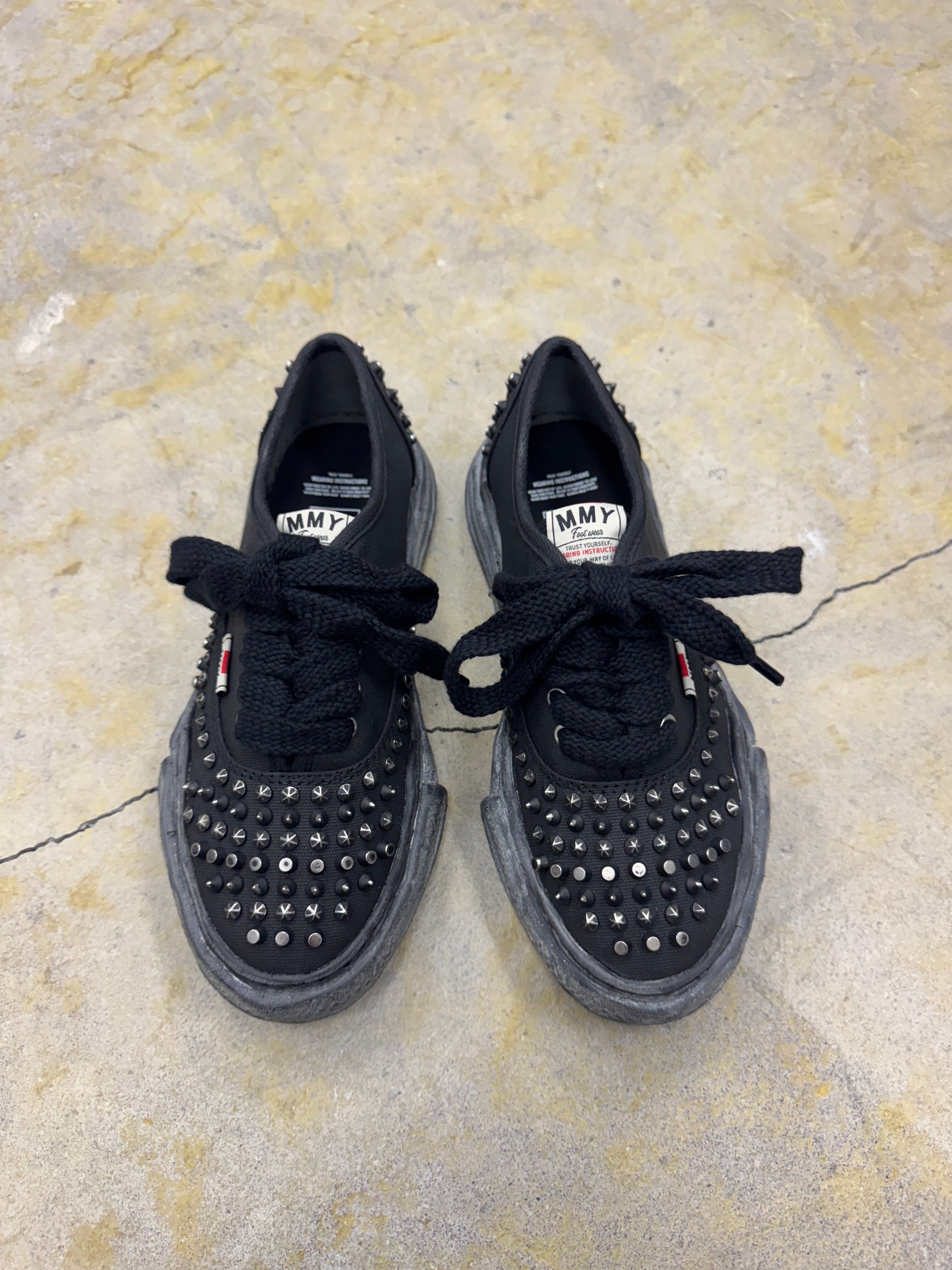 Maison MIHARA YASUHIRO | BAKER Studs Low-Top (A15FW733) | BLK/BLK