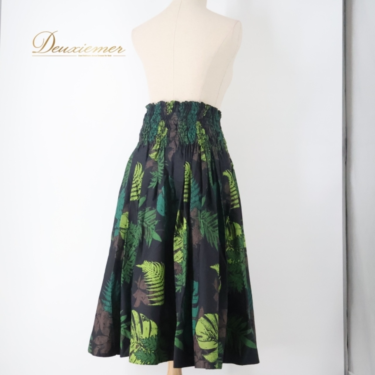 フラダンス 衣装 パウスカート ブラック系 モンステラ柄 ハワイアンプリント アロハ フラ ダンス レッスン 練習 シングル スカート かわいい おしゃれ 上品 大人っぽい 華やか 軽やか ふんわり グリーン系 ブラウン系 黒 緑 黄緑 茶 フラ ダンス フェミニン リゾートスタイル キュート カジュアル シャーリング アロハスタイル ハワイファッション エレガント