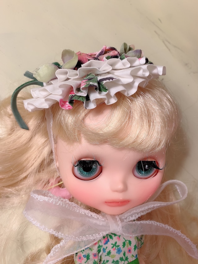ブライスのヘッドドレス(箱なし) 白の花柄 (210306)