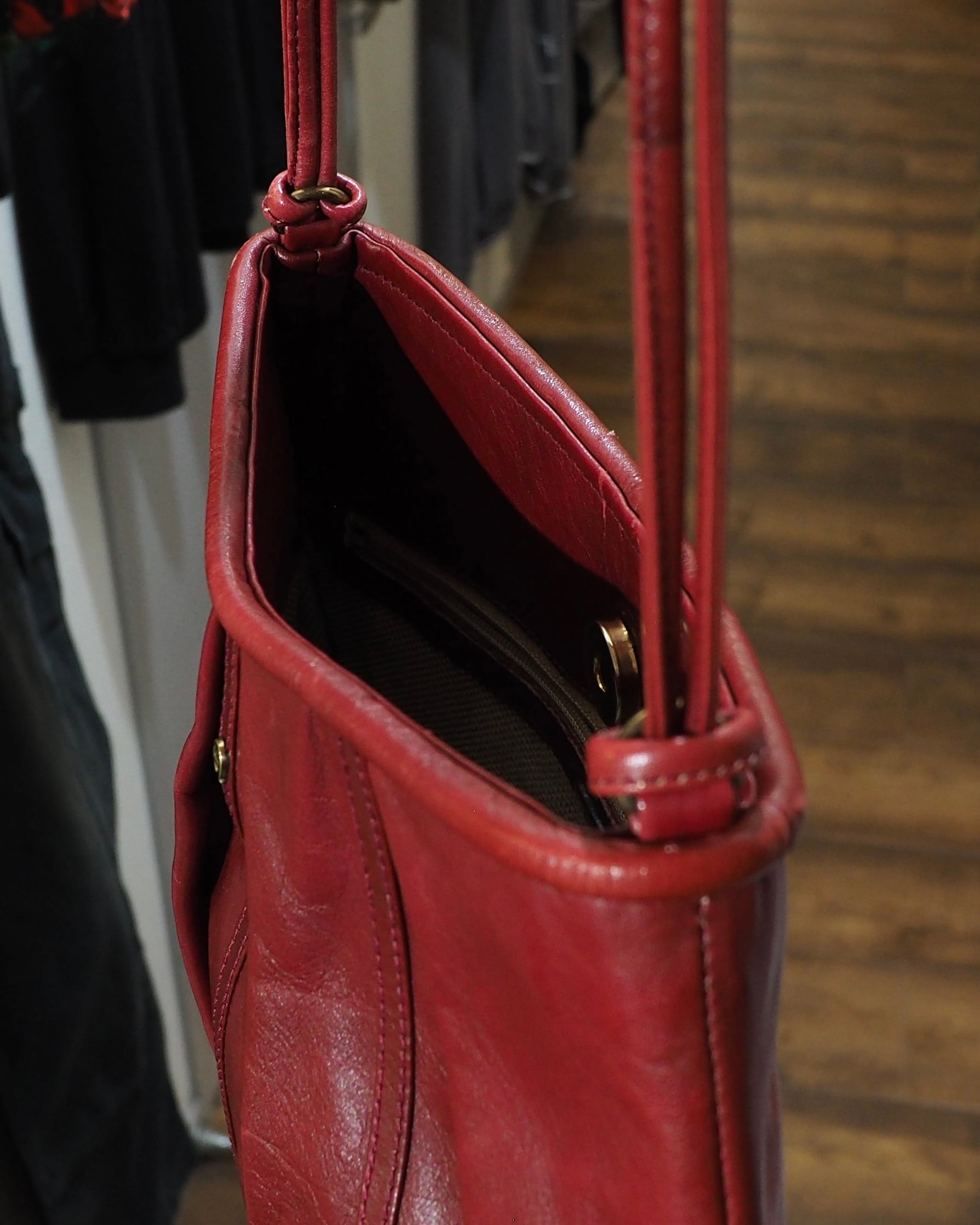 " Etienne Aigner " Dark Bordeaux Color vintage leather shoulder Bag