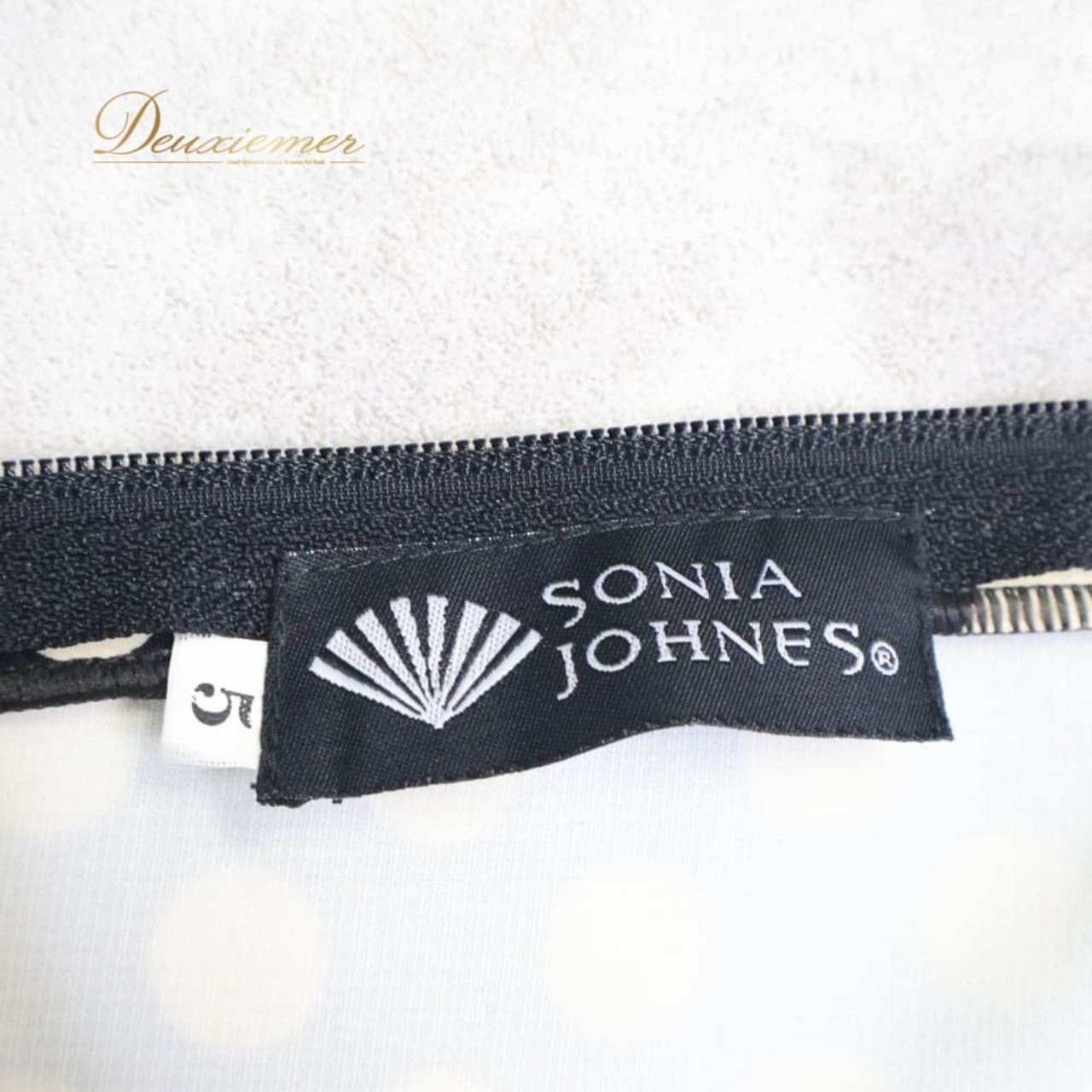 フラメンコ 衣装 SONIA JOHNES ソニアジョーンズ トップス ブラウス ブラック系 ホワイト系 レッド系 黒 赤 クリーム 水玉 レトロ ドット フリル かわいい ダンス パーティ 発表会 舞台衣装 おしゃれ ステージ衣装