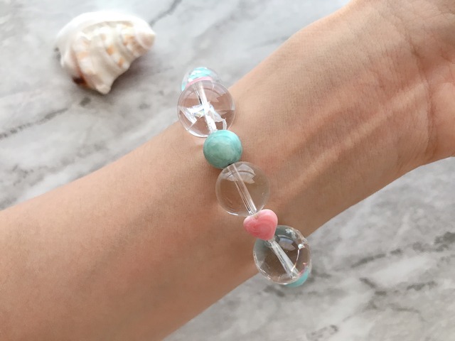 カリブ海三大宝石の二つ ラリマーとクイーンコンクシェルのブレスレット☆Larimar × Queen conch shell × Rainbow crystal Bracelet