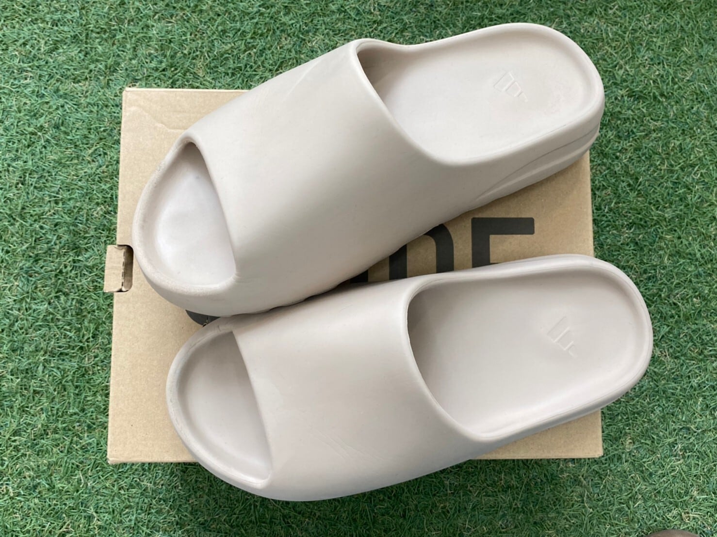 超歓迎特価 adidas - adidas Yeezy Slide "Pure" 28.5cm アディダスの