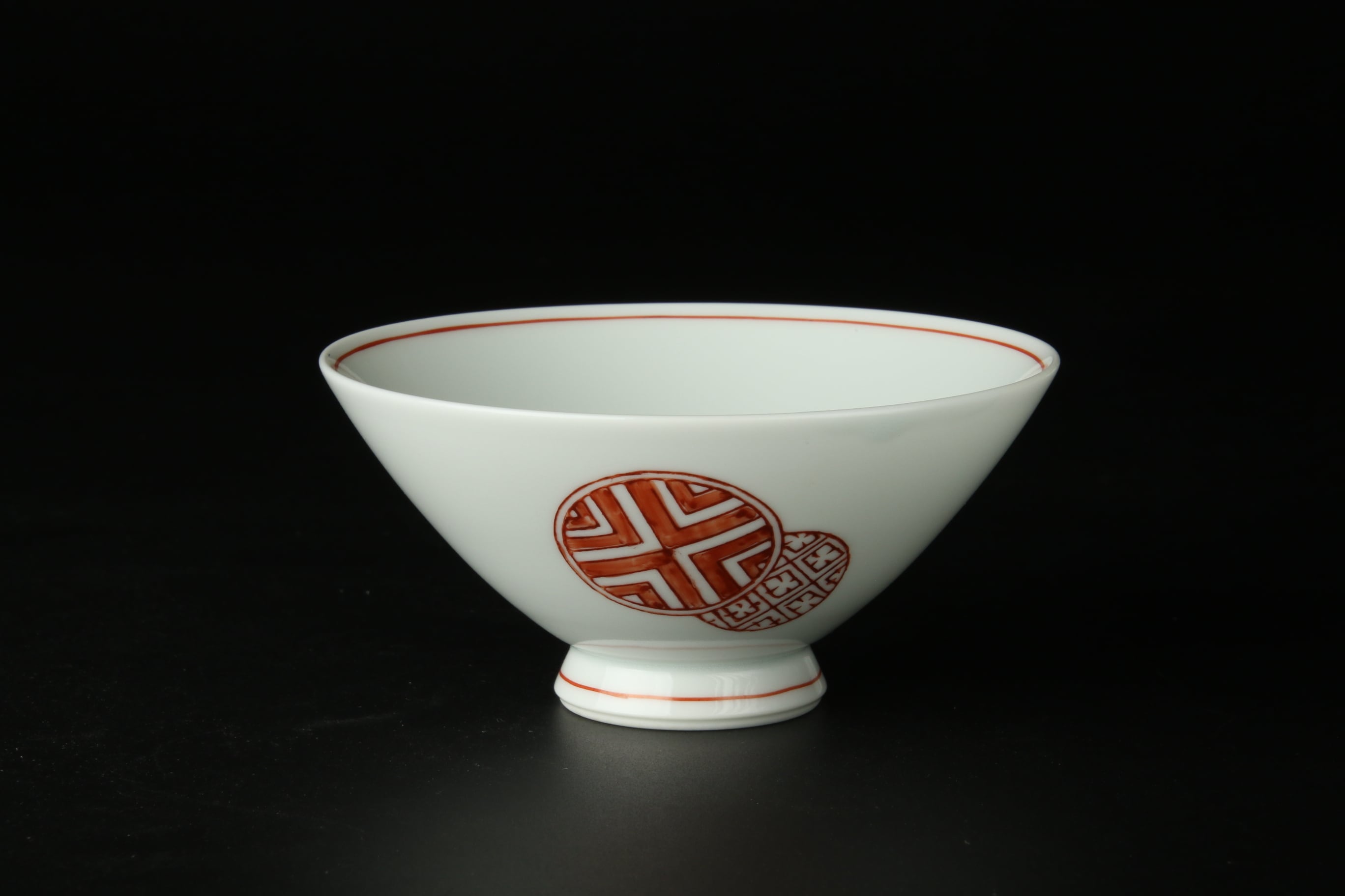 径14センチ、深さ5センチの浅い、茶碗です。 Amazon｜J-kitchens 勲山窯 茶碗 浅い ちゃわん 径14x5.5cm 波佐見焼