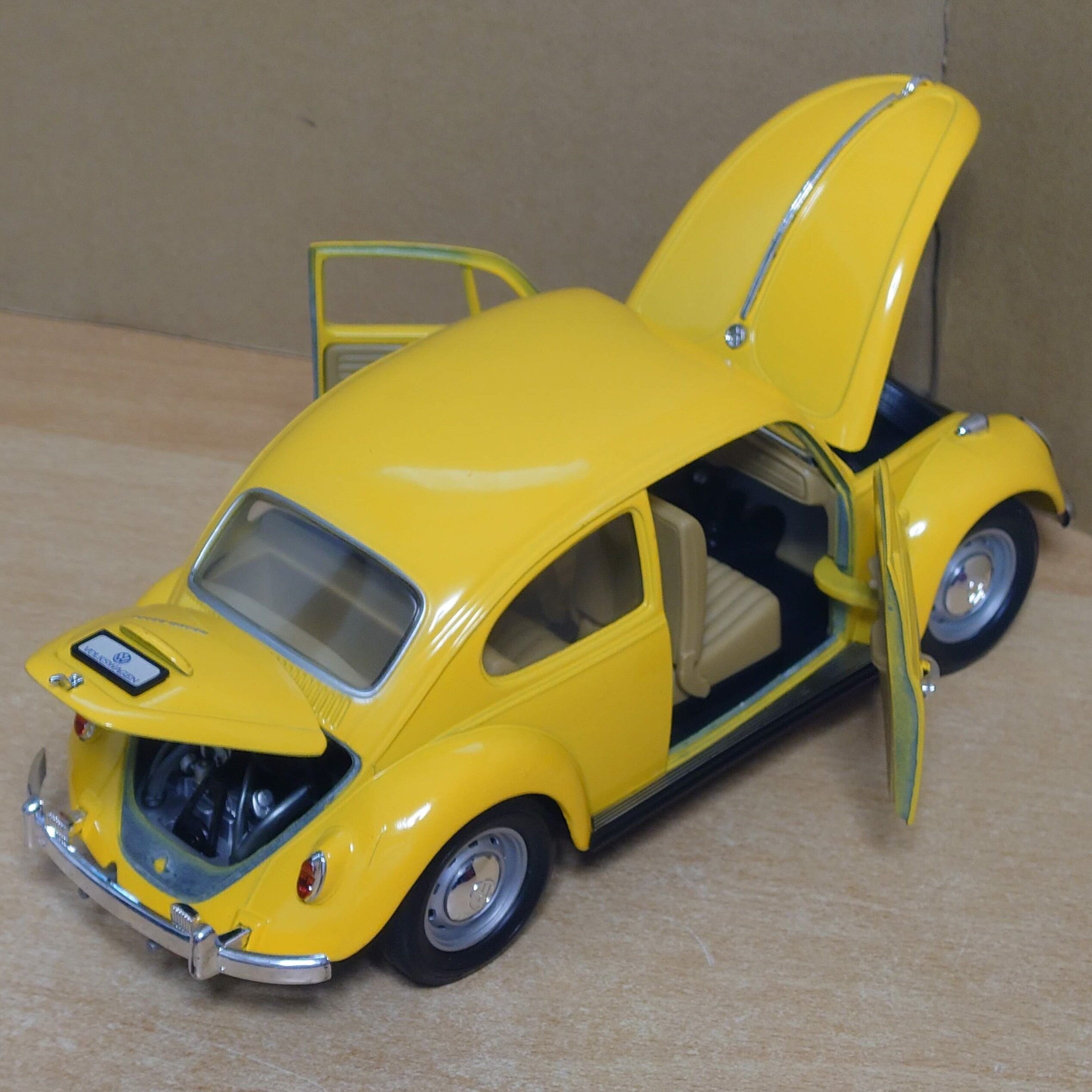 1/18 フォルクスワーゲン ビートル イエロー 1967 VW BEETLE 1/18 フォルクスワーゲン ビートル イエロー 1967 VW BEETLE