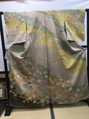 訪問着袴（うす茶地に金茶色、草色、道長取に辻ヶ花）