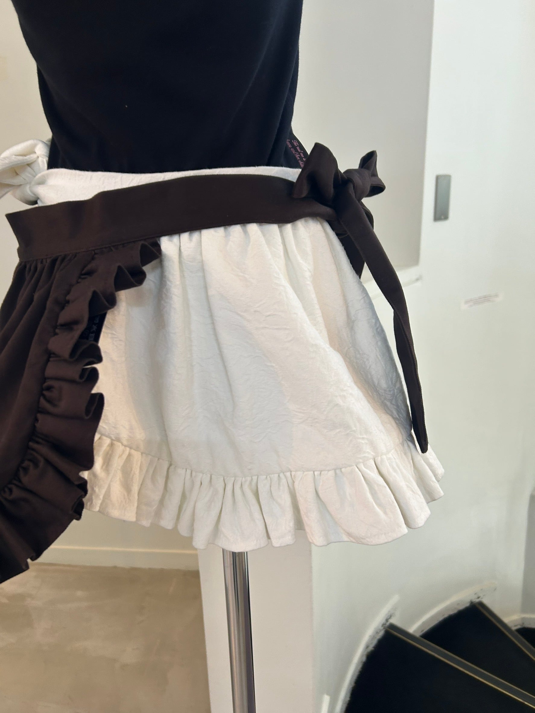 Ans Dotsloevner apron skirt mini / brown white | itimi