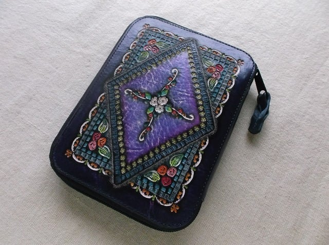 文庫サイズブックカバーラウンドファスナータイプ 拭き染め 牛革 | 8peaks