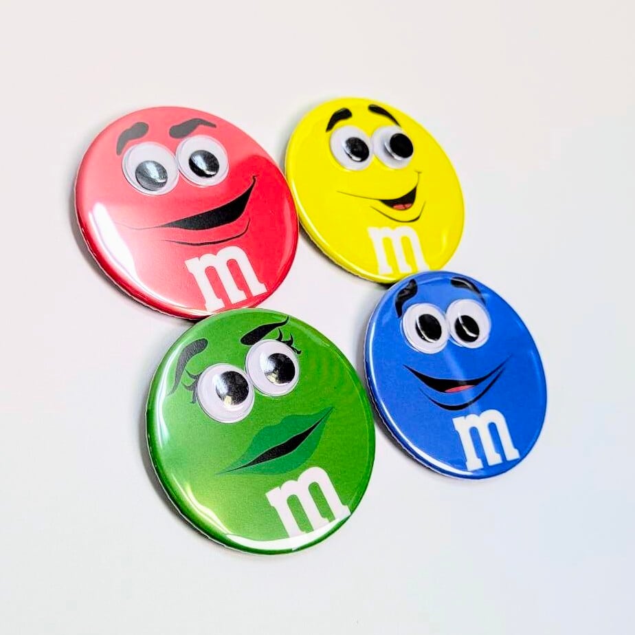 再入荷！【 m&m's（ エムアンドエムズ ）】★目がギョロギョロ動く缶バッジ★ 〚アメリカン雑貨 アメトイ〛