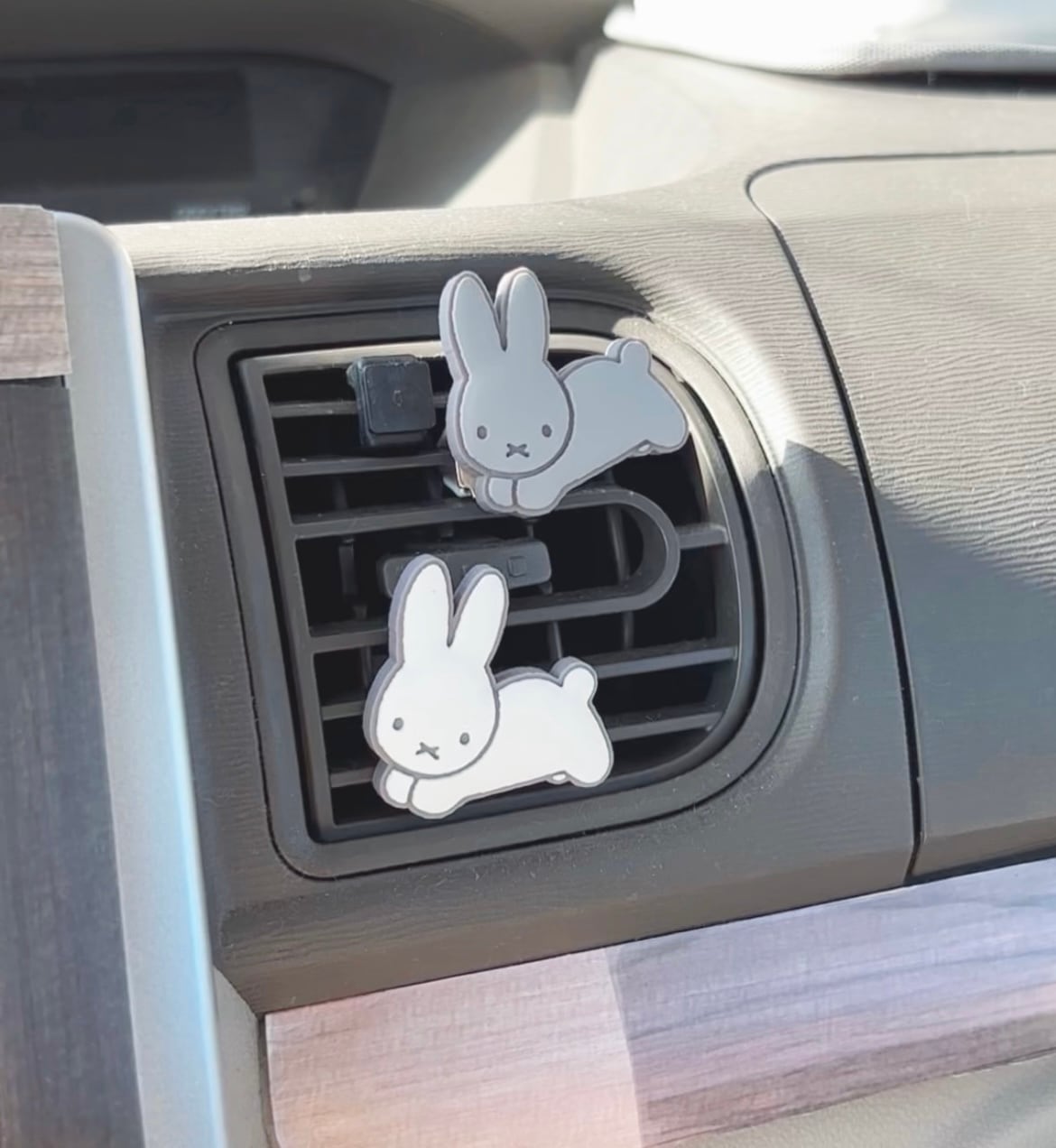 車内を可愛くデコレーション ミッフィーエアコンアクセサリー | Nicott