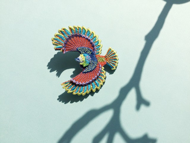 ARRO / 刺繍 ブローチ / Flying bird / multi-color