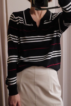 border slit neck knit black