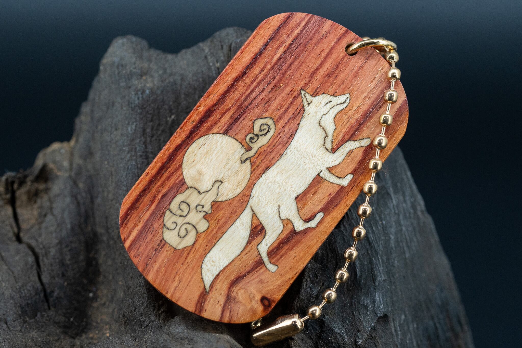 【 木材の女王】 チューリップウッド ドッグタグ 象嵌 十五夜きつね