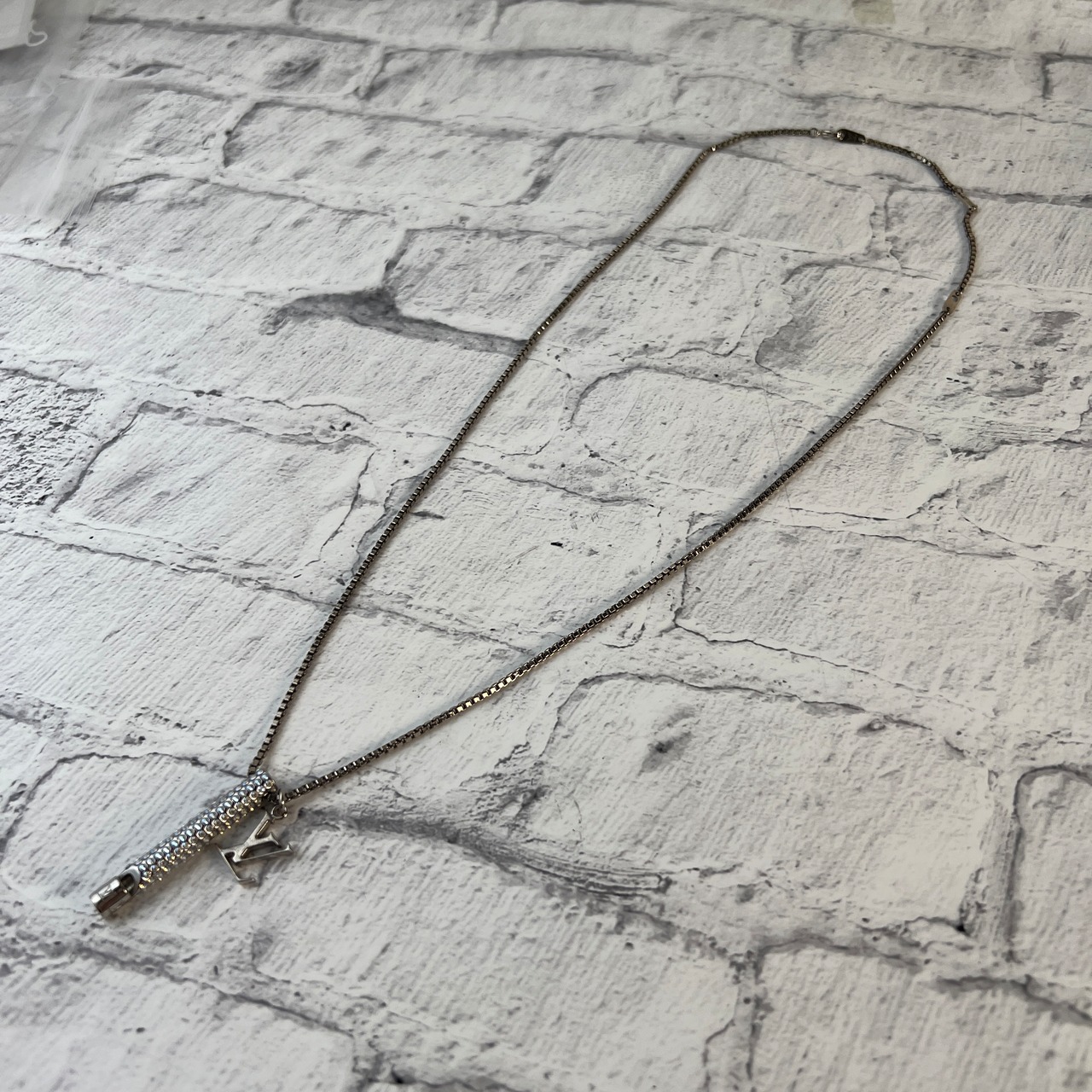 LOUIS VUITTON ルイヴィトン  シフレ ネックレスM68874  ネックレス シルバー A-8693