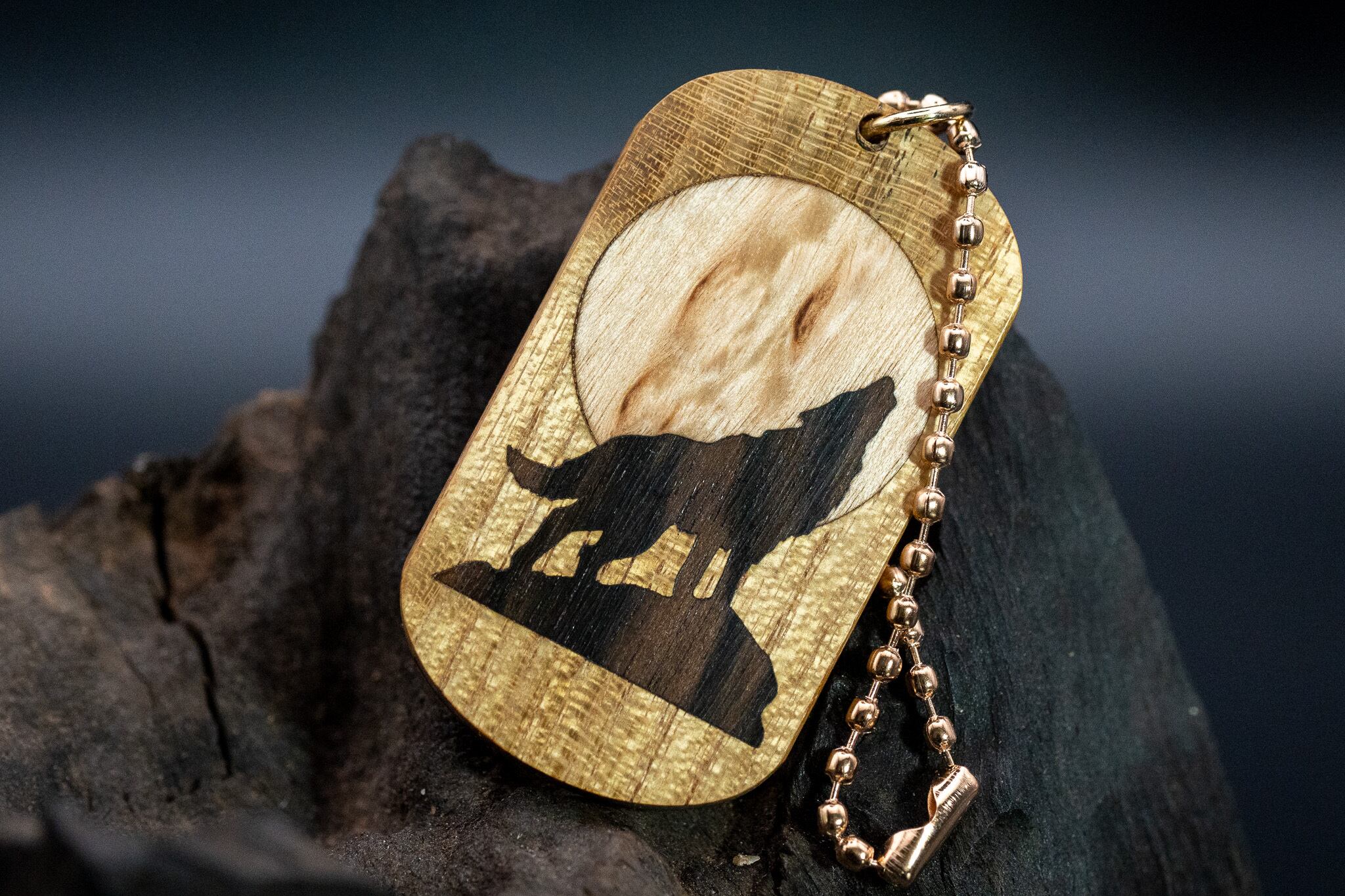 ※【黄金の木】 御蔵島 金桑 ドッグタグ 象嵌 月と狼