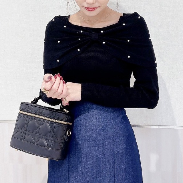 オフショルリボンパール付ニット レディース オフショル ニット パール付き ホワイト ピンク ブラック 20代 30代 40代