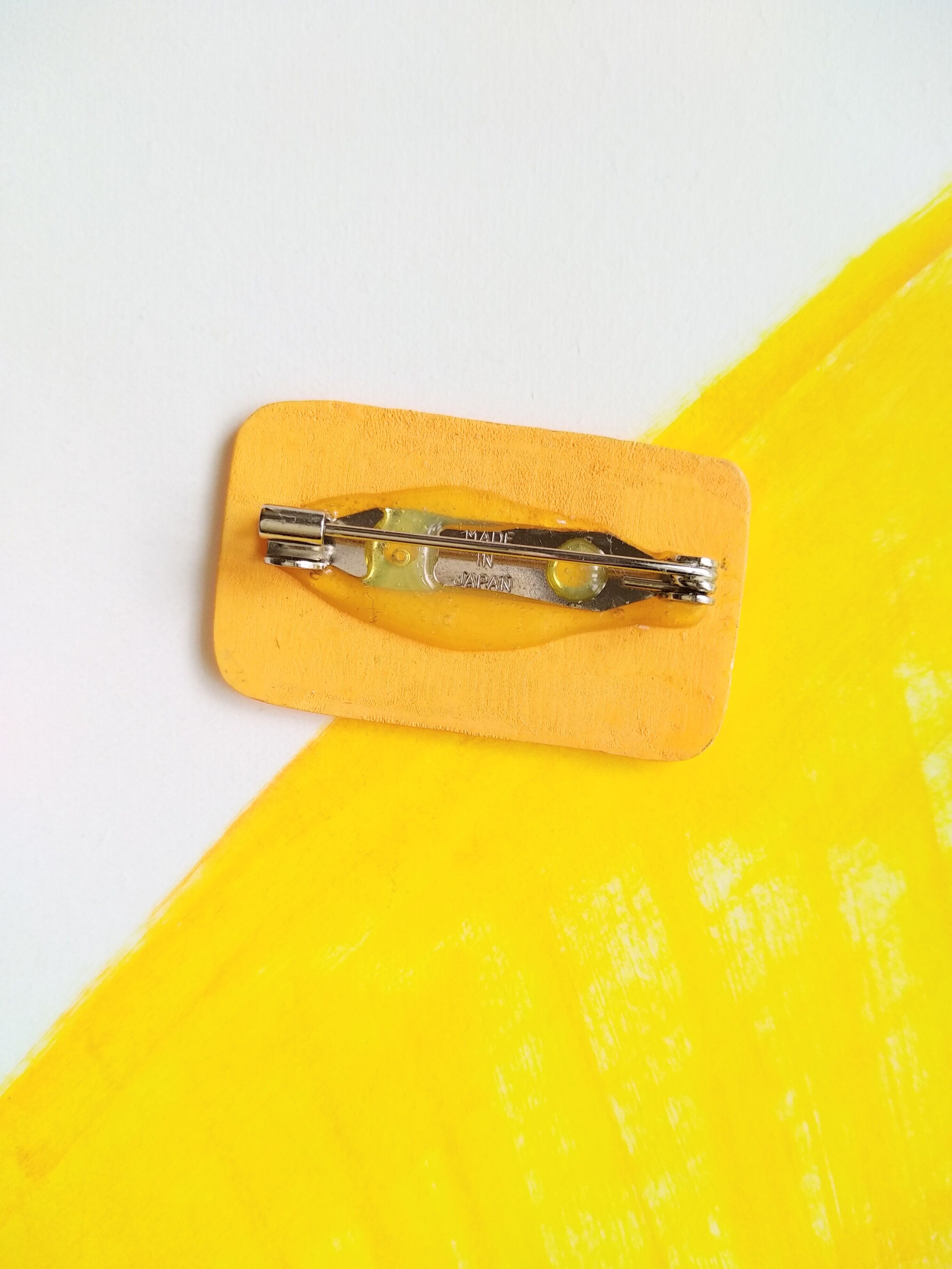 ヘンテコ　ブローチ　「せっけん」