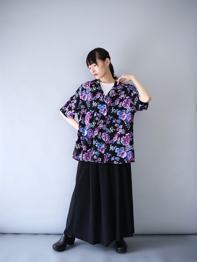 "花柄" black base beautiful cold color flower pattern box silhouette open collar h/s shirt