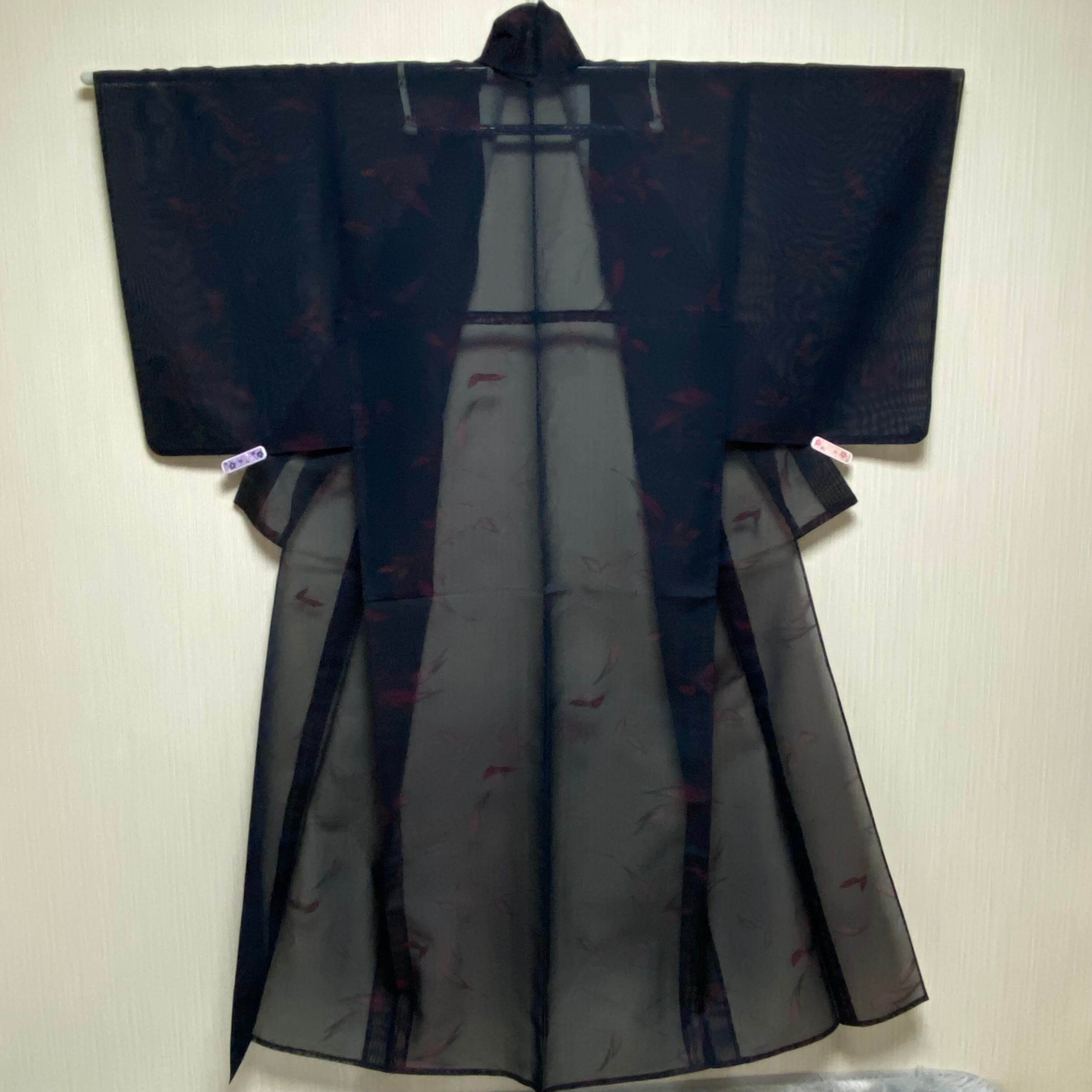 薄物 紗】小紋 夏着物 葉模様 リーフ 黒色 中紅色 清涼感 昭和レトロ