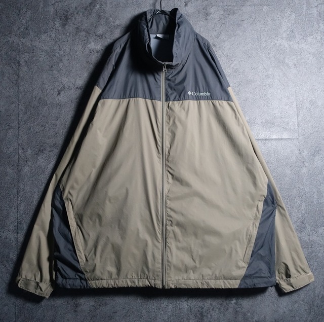 “Columbia” Beige & Gray Logo Embroidery Packable Nylon Jacket