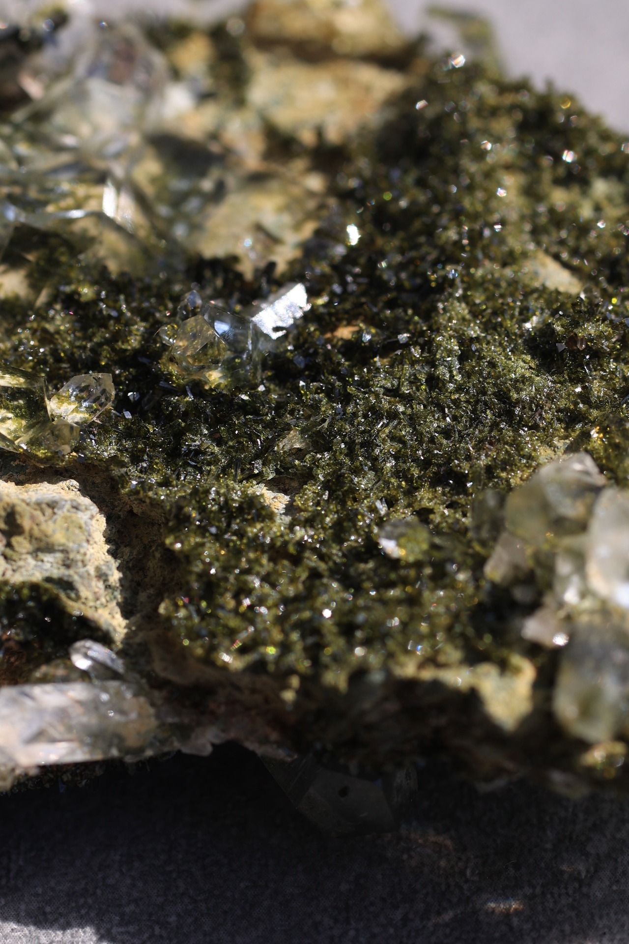 エピドート「森の神秘」Epidote|天然石 原石 鉱物 パワーストーン | EP-H-001