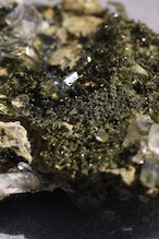 エピドート「森の神秘」Epidote|天然石 原石 鉱物 パワーストーン | EP-H-001