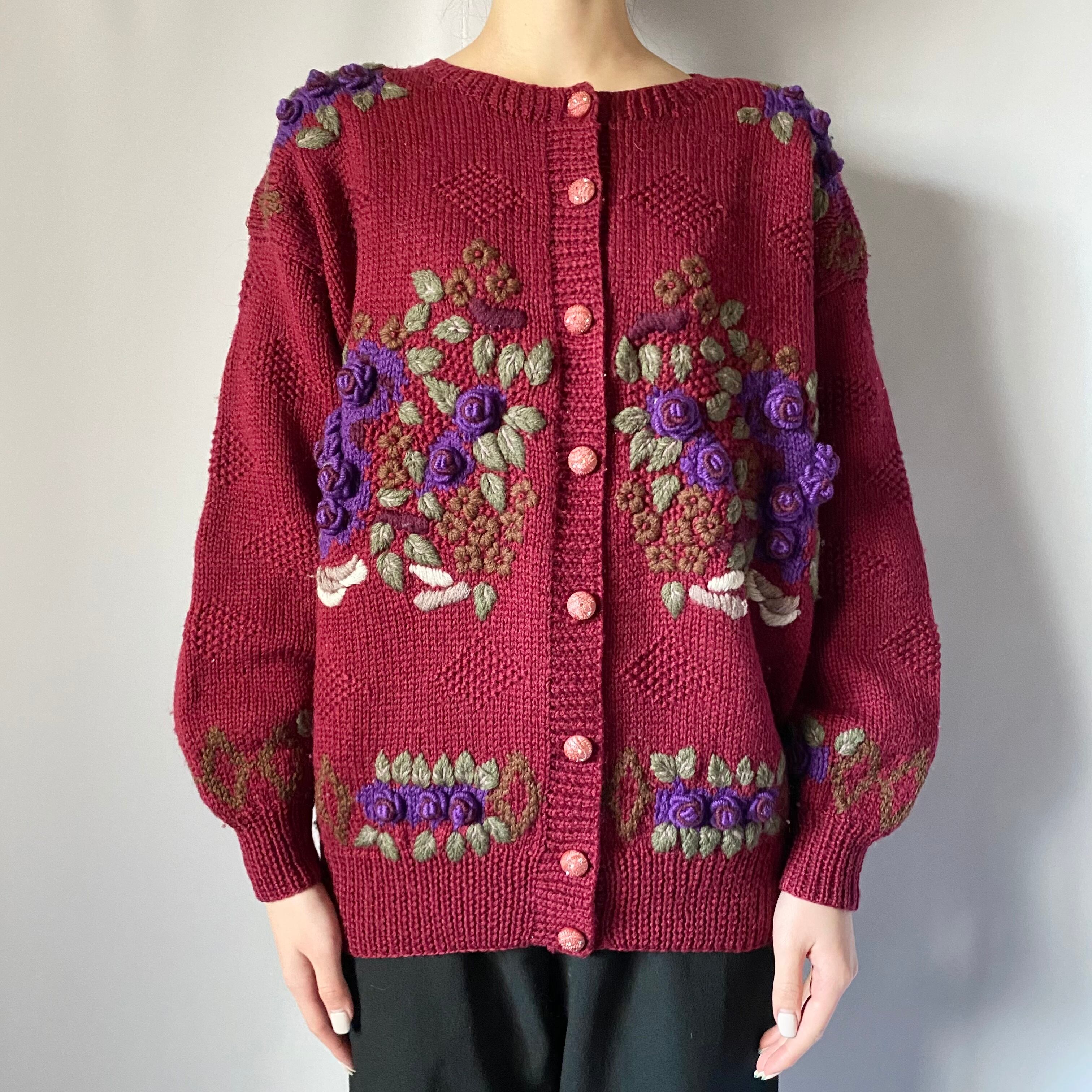 レッド花刺繍ニットカーディガン