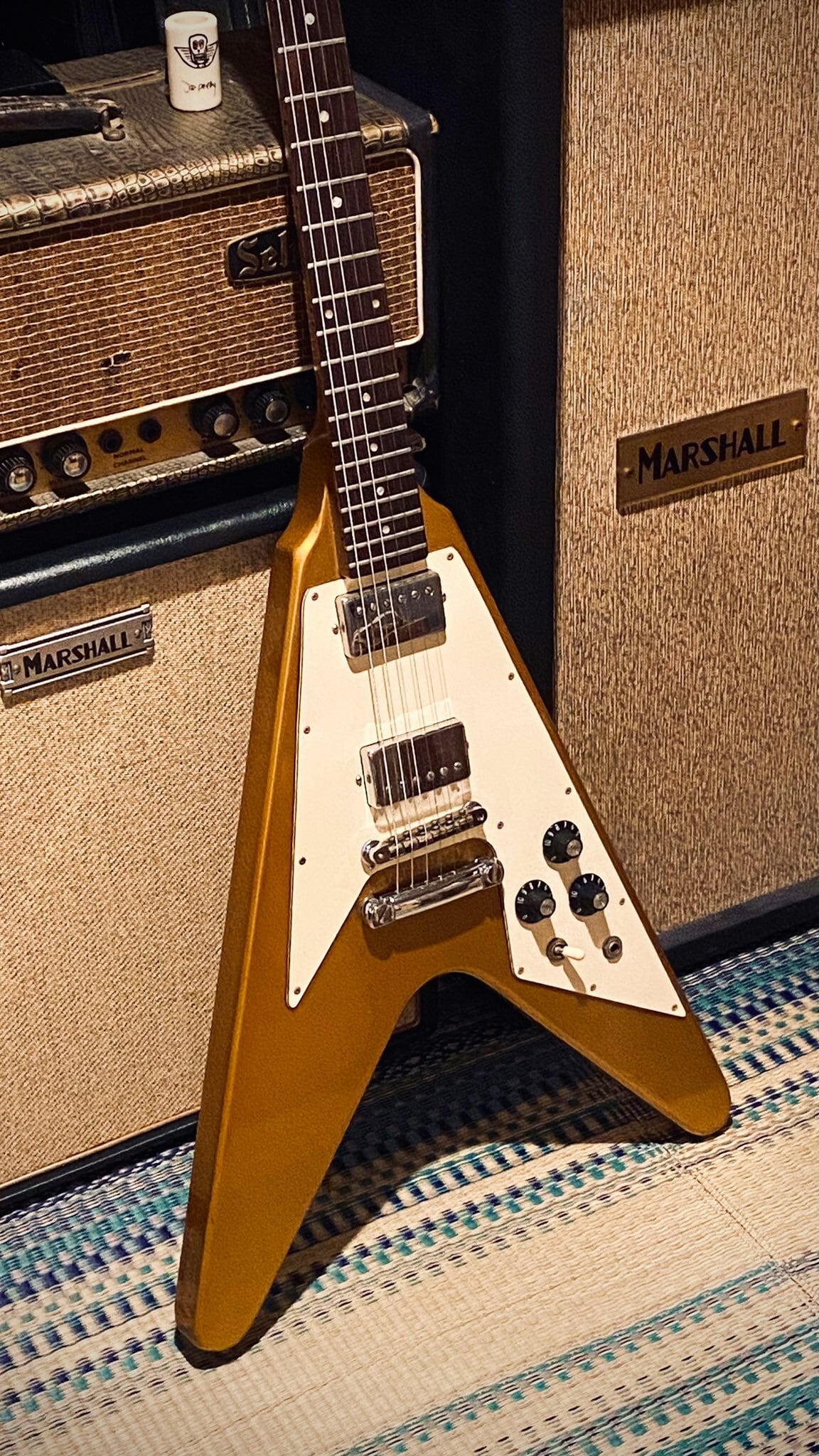 VINTAGE 1980年製 Gibson Flying V Gold【フルオリジナル／レアカラー