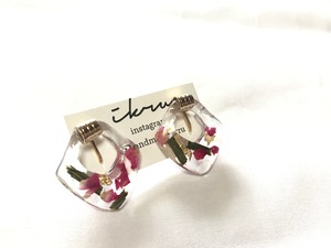 ikru/お花とレジンのイヤリング