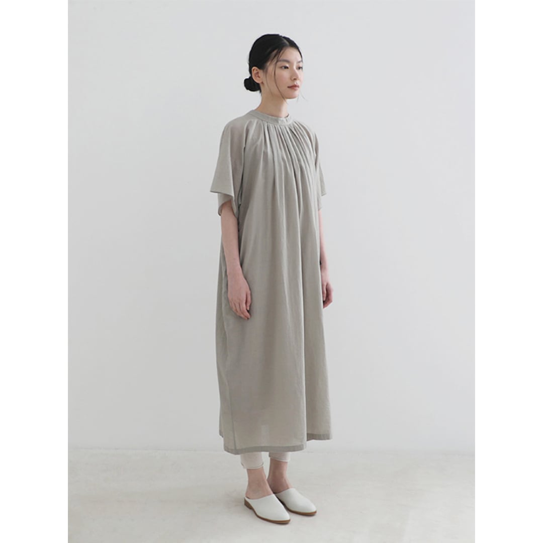 evam eva エヴァムエヴァ コットンローン・ワンピース cotton lawn one-piece ・グレージュ 薄く透け感のあるコットンの生地をたっぷりと使用しましたワンピースです【送料無料】