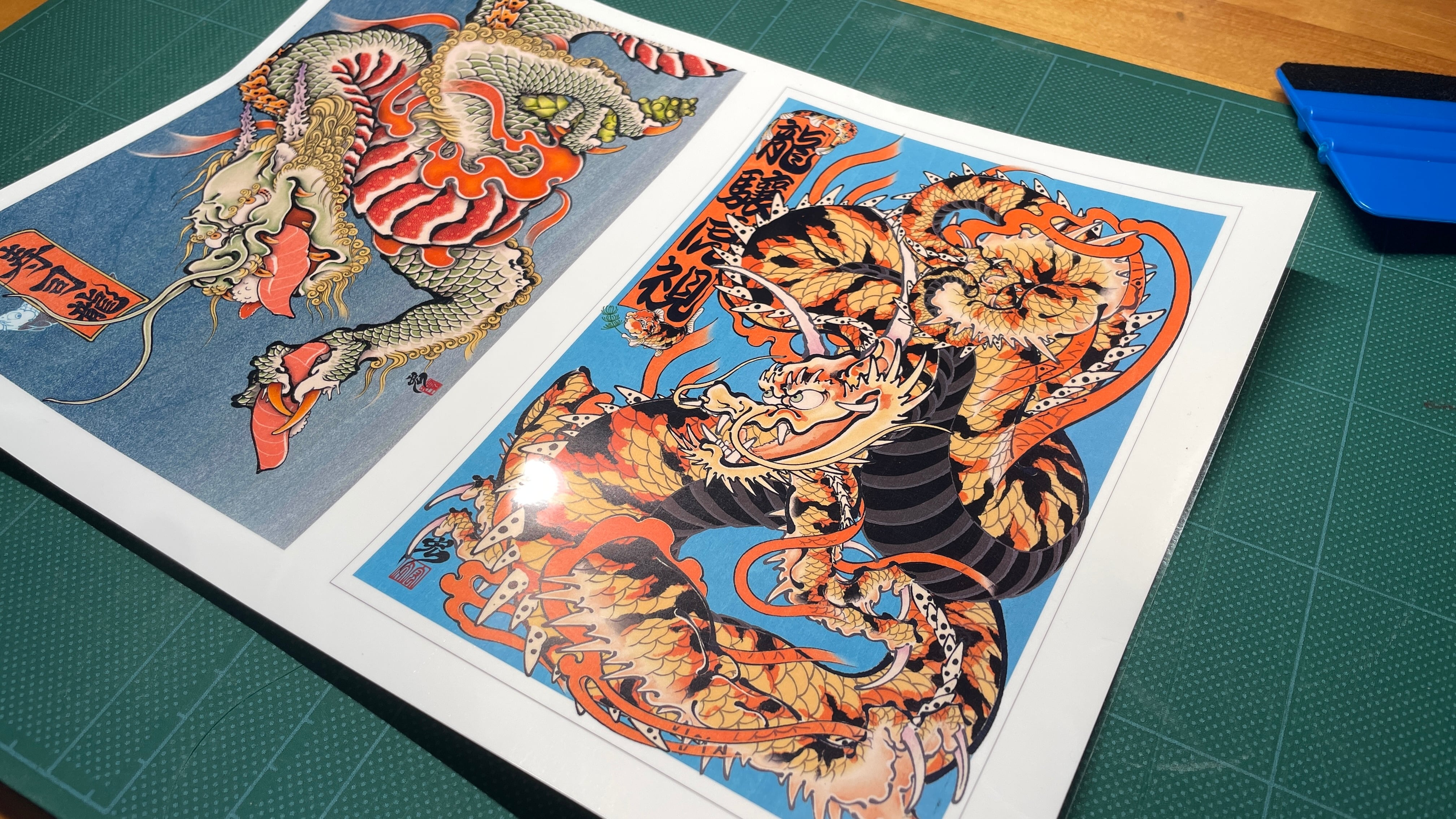 竜驤虎視』和柄耐水耐候ステッカー | YAKUDO-BASE