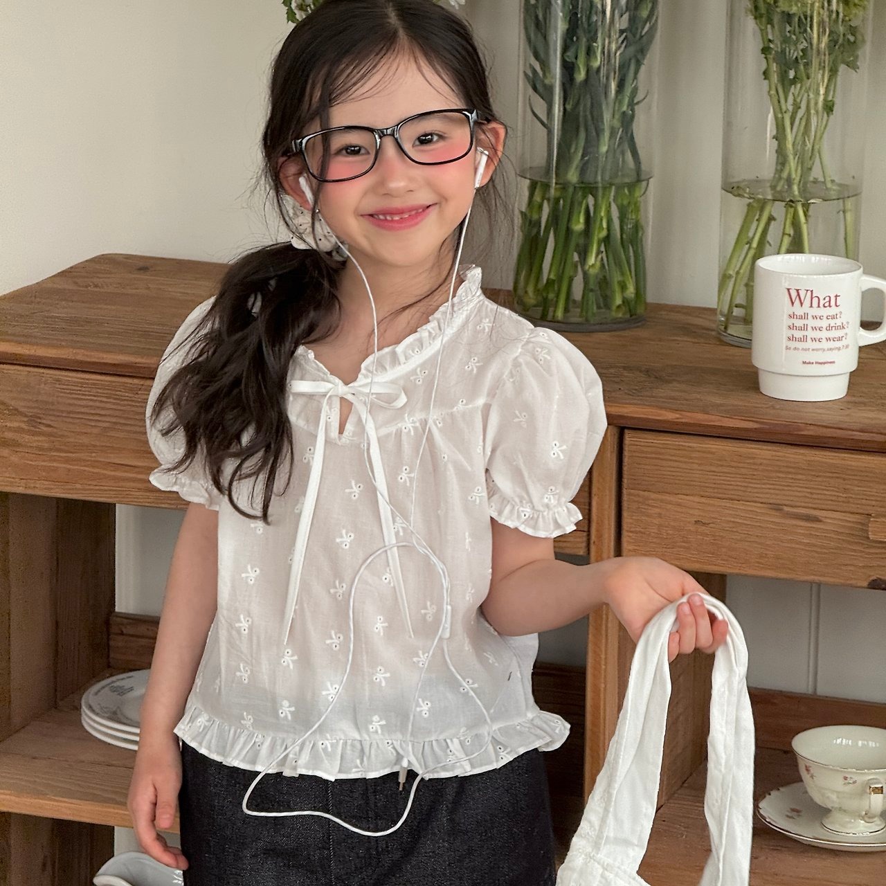 [ninibello] Rosie needlepoint Blouse +fee2 / [니니벨로] 로지자수블라우스