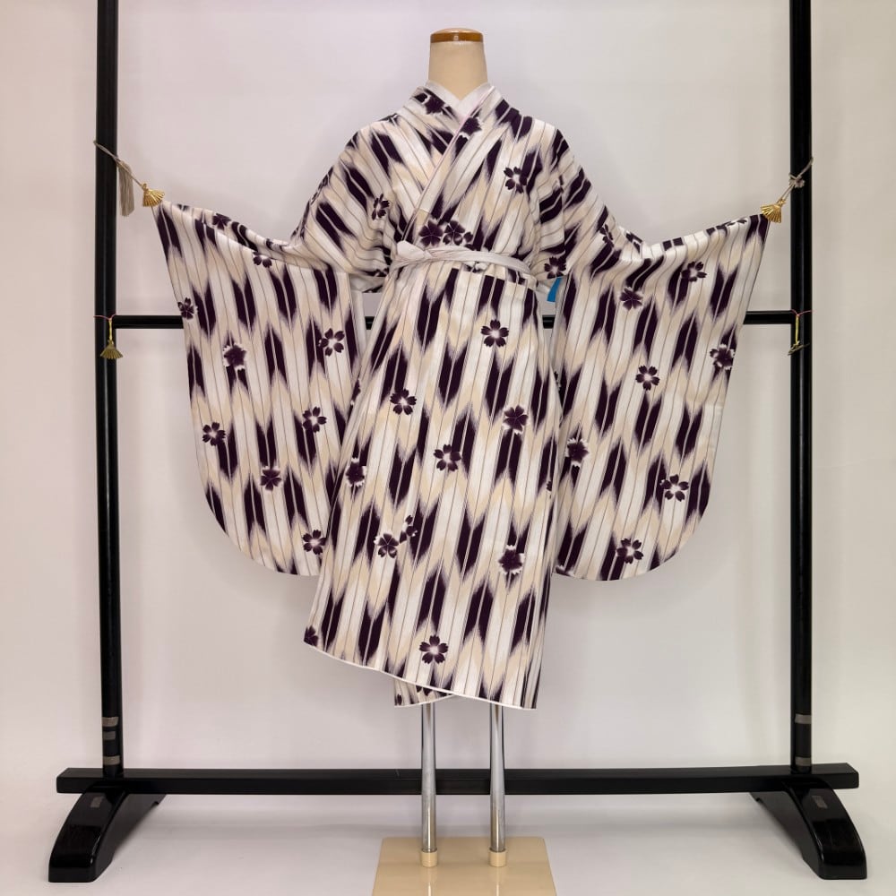 二尺袖 単品 卒業式着物 白 裄68cm Lサイズ 袴用着物 化繊 中古 5831