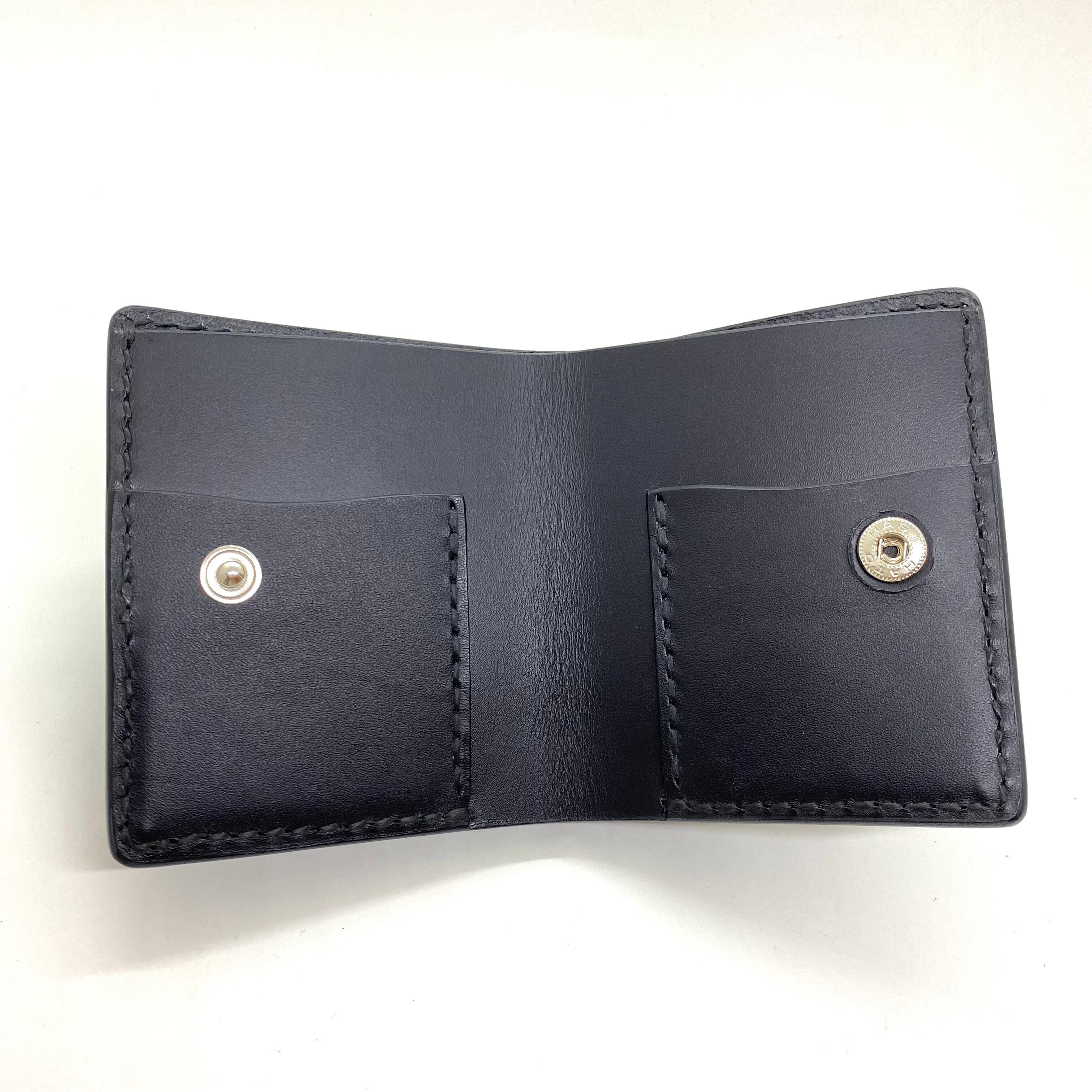 【即納☆送料無料】本革レザーショートウォレット ミニ財布 コンパクト二つ折り財布　星型コンチョ　黒ブラック