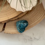 アパタイト*ハート*231226*天然石カービング*天然石インテリア*置き物*インテリアストーン