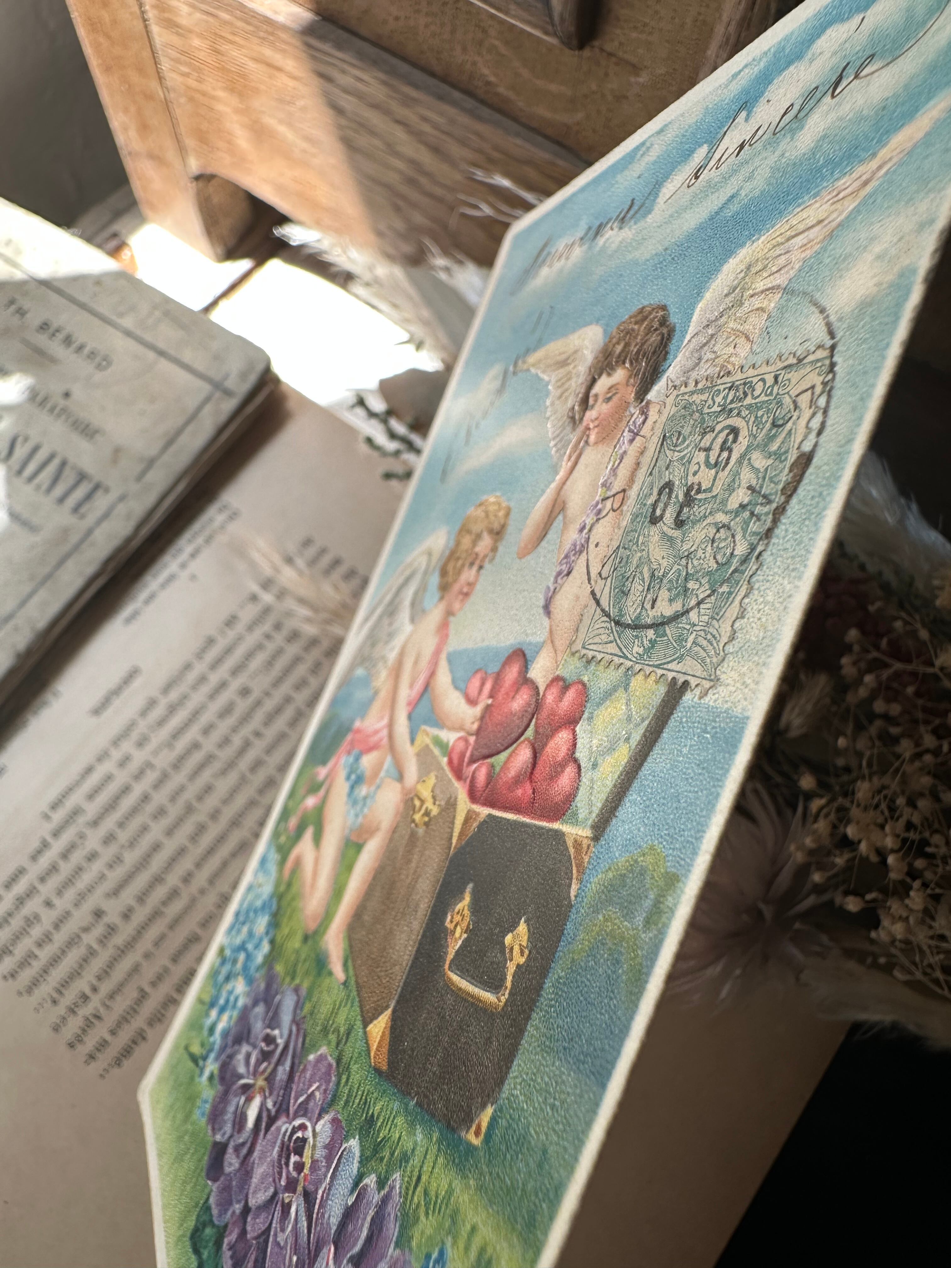 天使とハートの宝箱のポストカード エンボス加工 | Brocante de La
