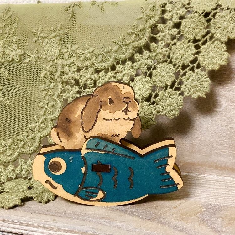 ゆらゆらする置物　たれみみさんと鯉のぼり