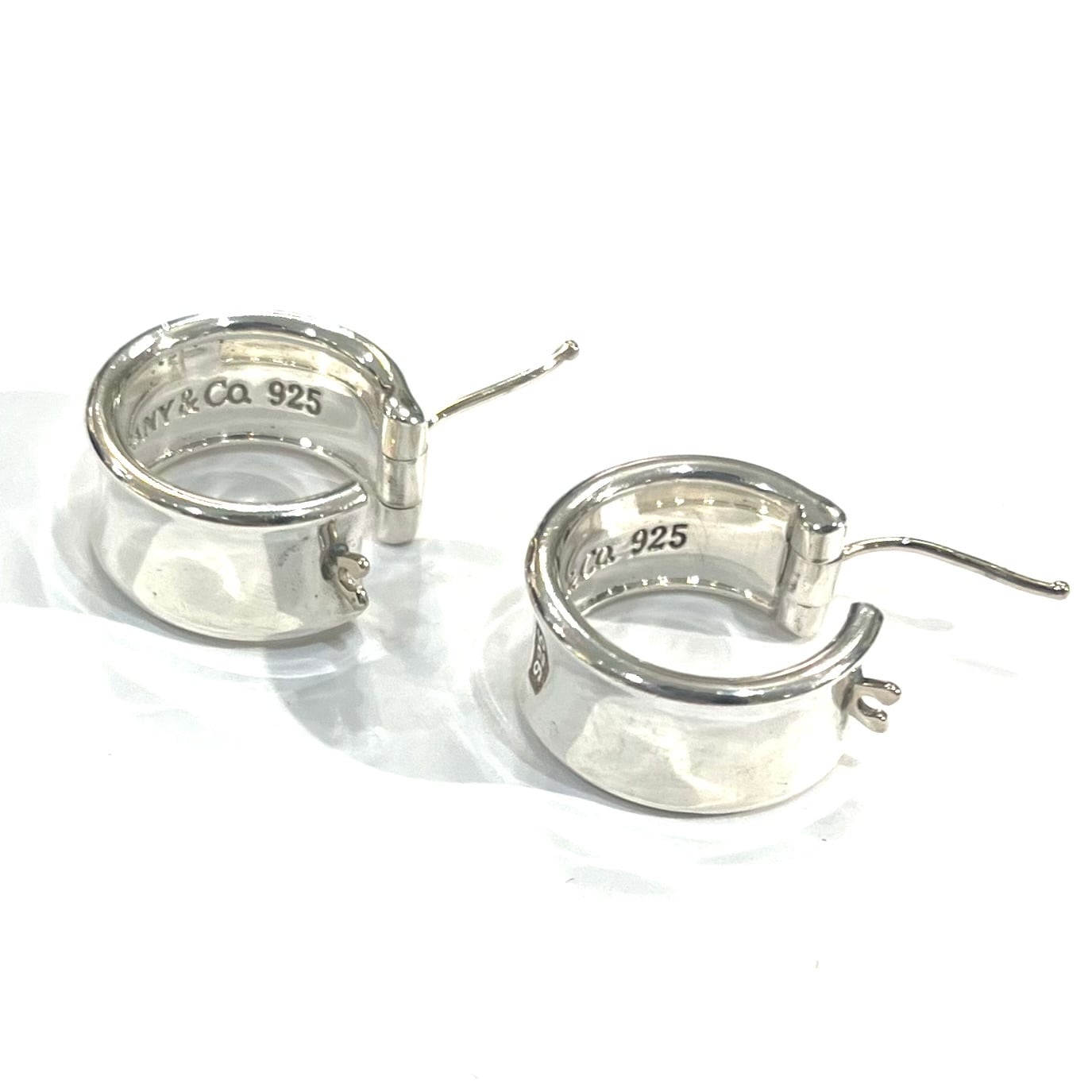 希少【TIFFANY&CO.】【ピアス】2596 T&CO SV925／1997刻印／重厚感ある