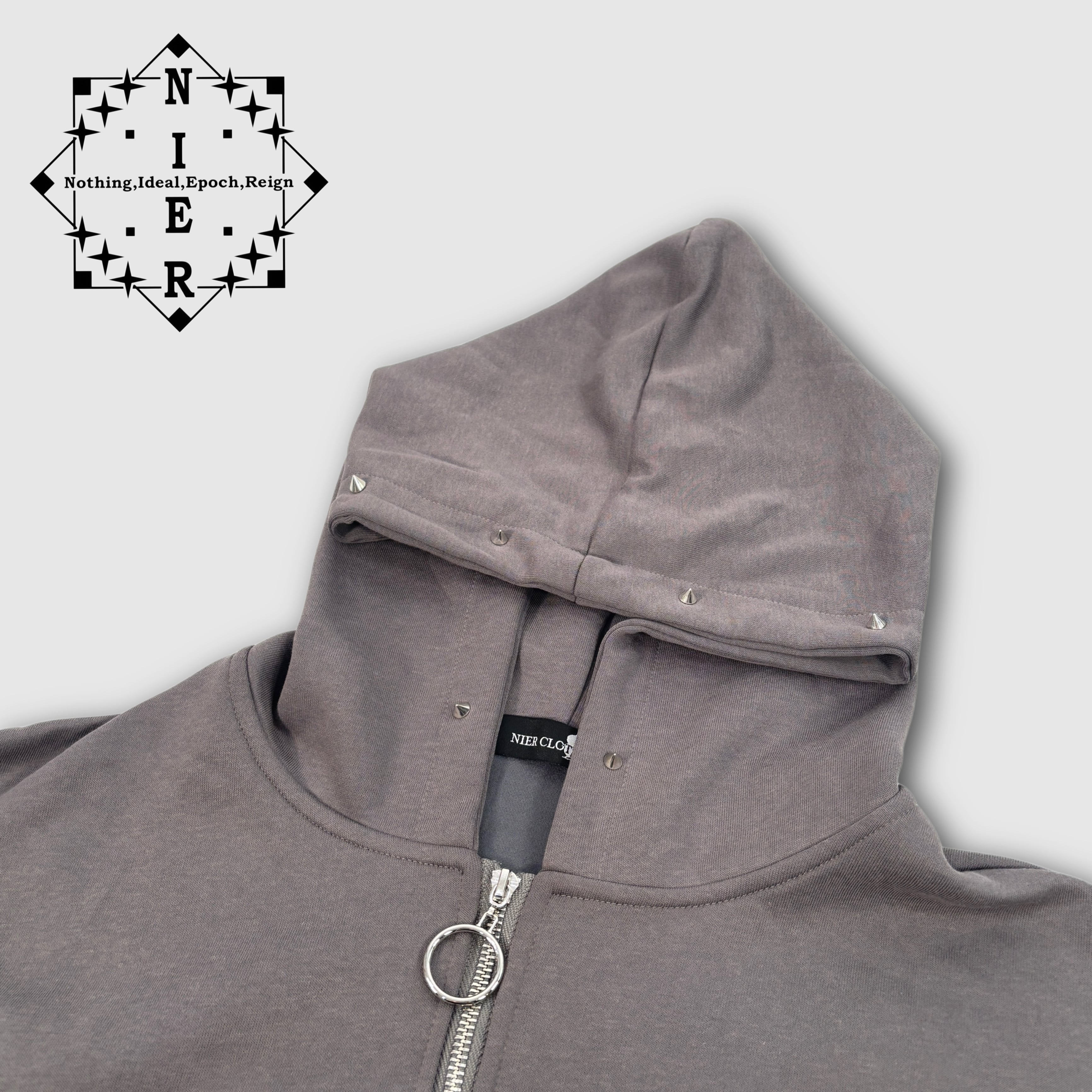 NIER フード付きジップアップパーカー 先着39点限定早い者勝ち新作半額SALE》 BLACK WING GROMMET STRAP ZIP